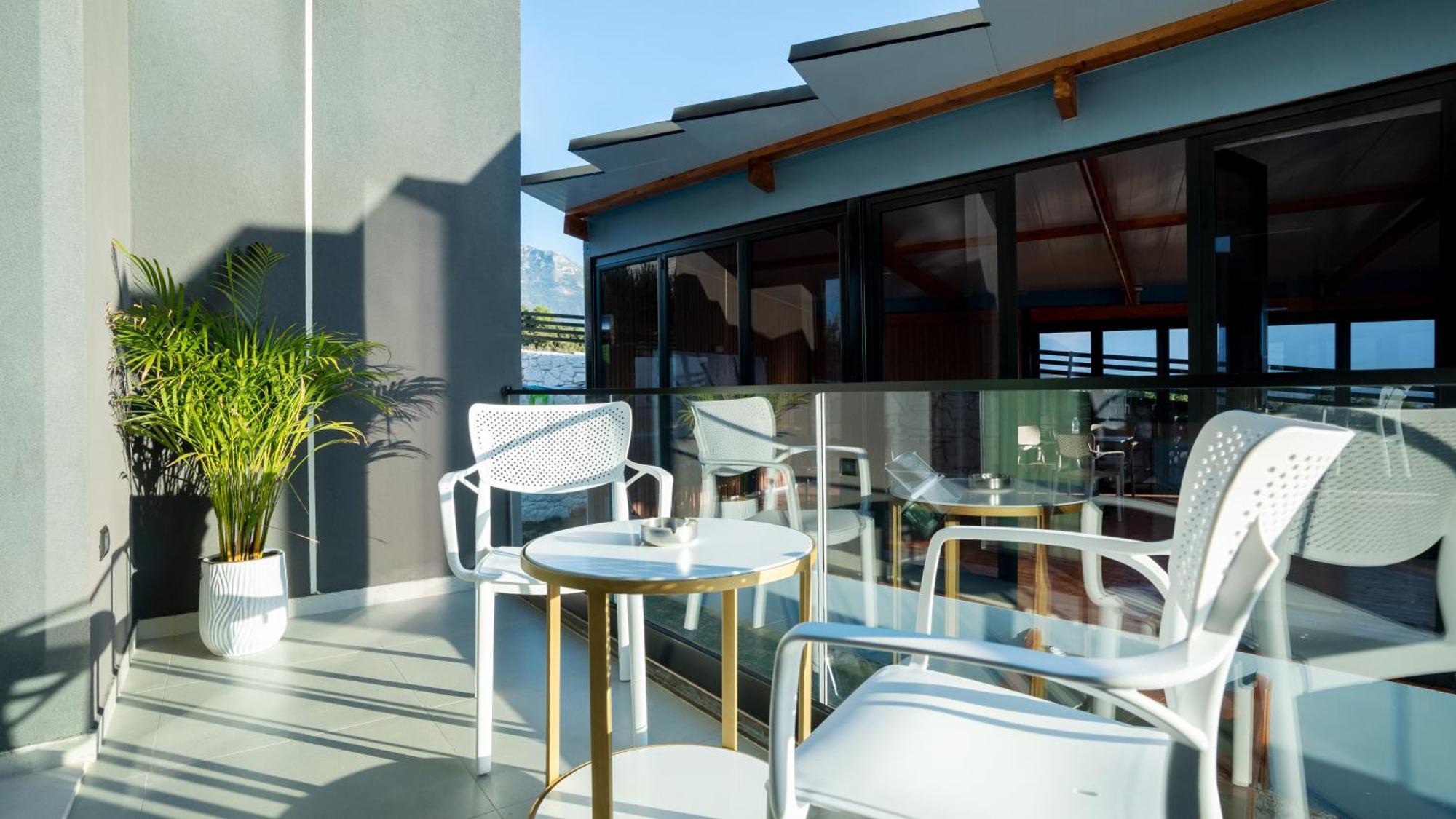Sea Queen Luxury Hotel Radhimë Exterior foto