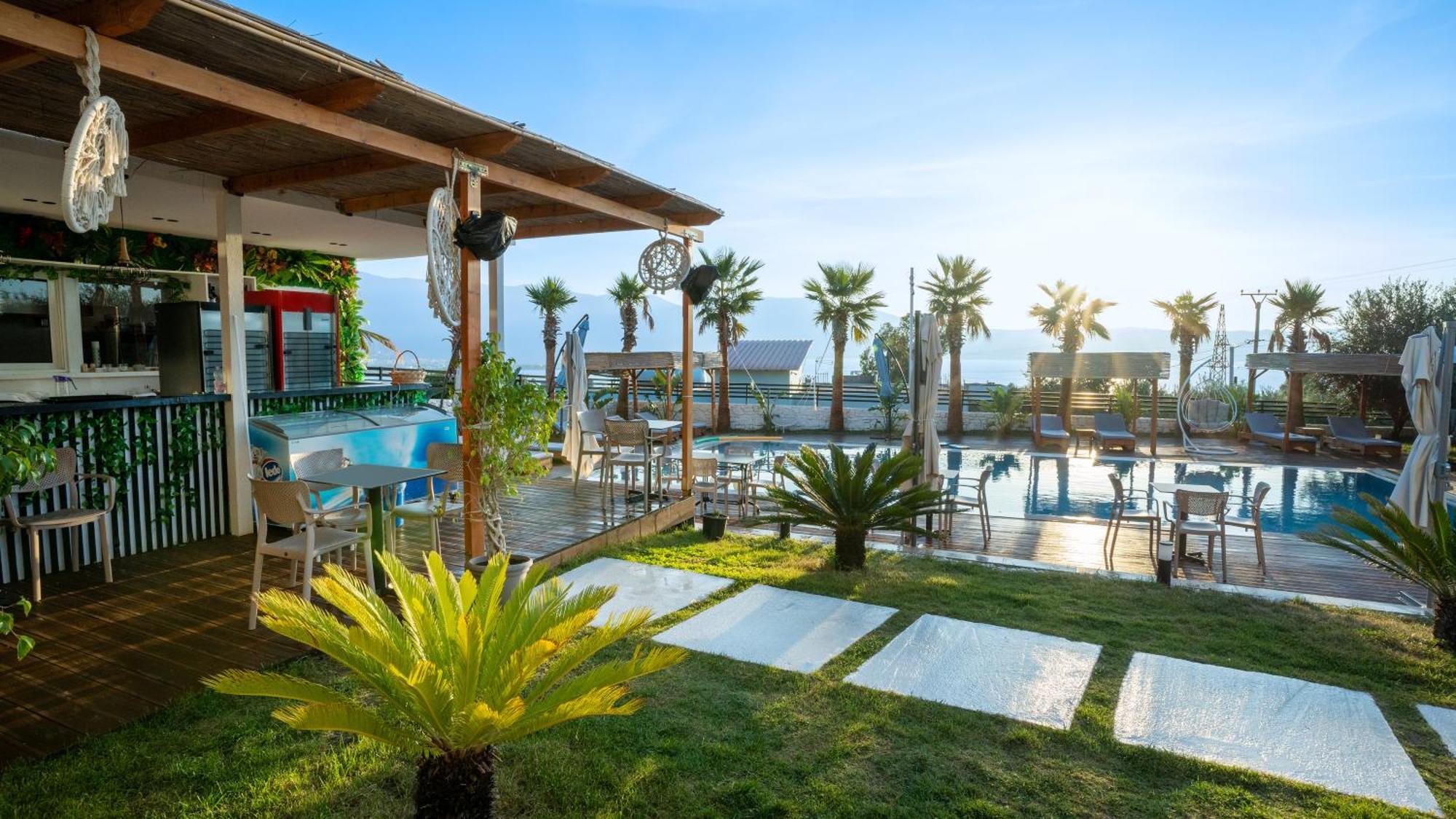 Sea Queen Luxury Hotel Radhimë Exterior foto